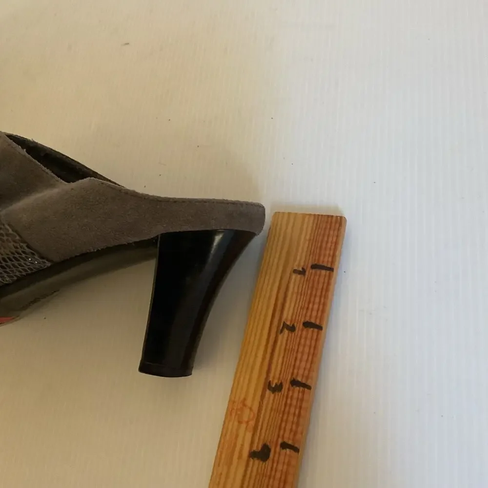 Aerosoles Women’s Size 8 Gray Suede Mule Heels Buckle Slip On Shoes